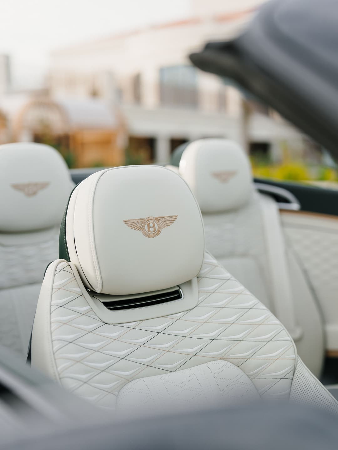 Bentley Continental GTC Speed Mulliner V8 Hybrid