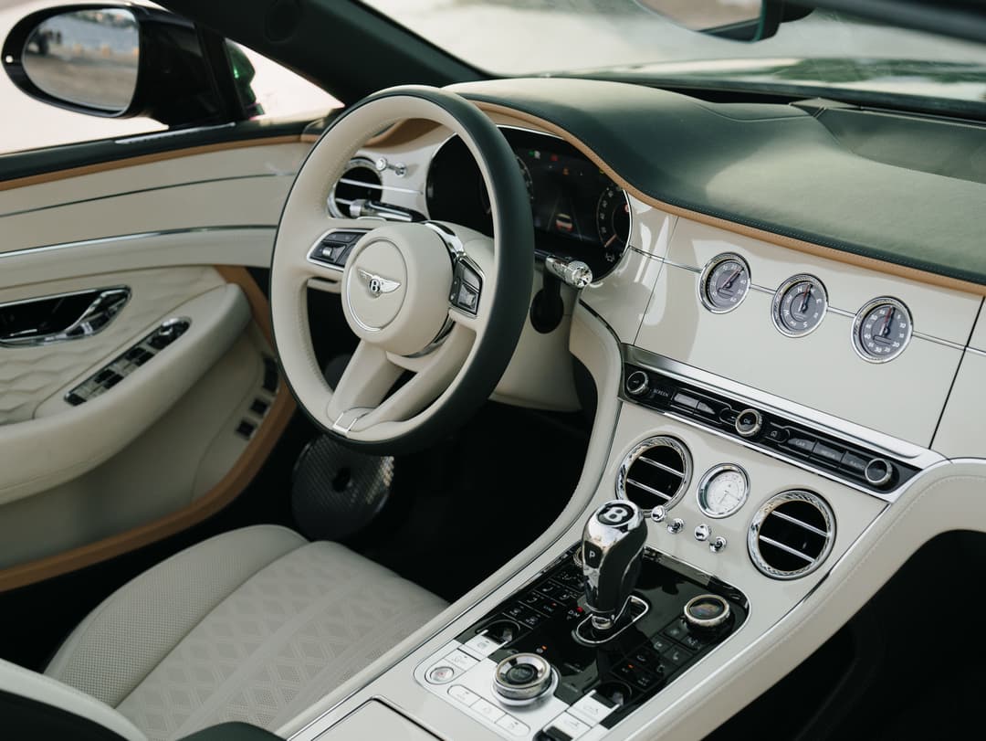 Bentley Continental GTC Speed Mulliner V8 Hybrid