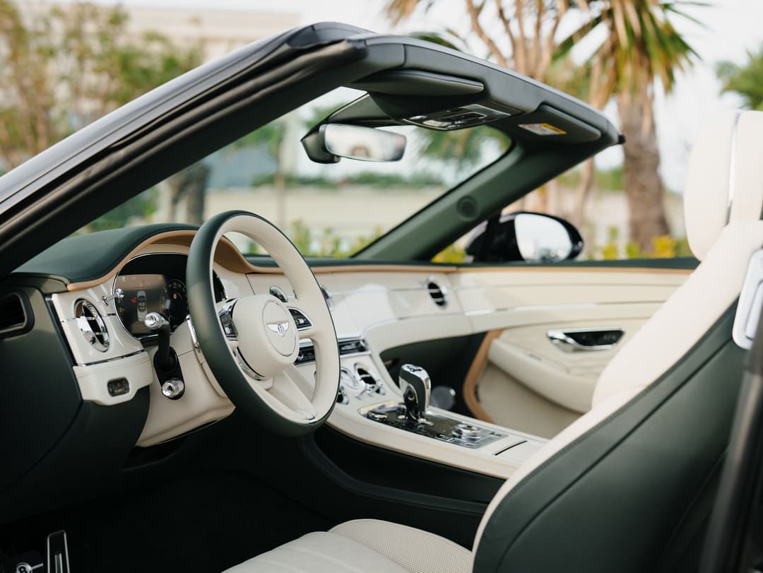 Bentley Continental GTC Speed Mulliner V8 Hybrid