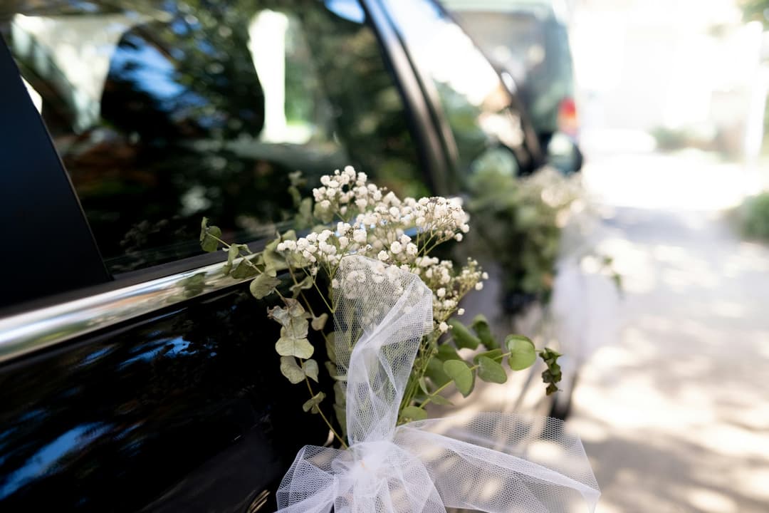 Luxury Wedding Car Hire on Any Budget: 10 Beautiful Cars to Choose From